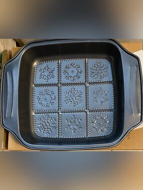 NEW AVON SNOWFLAKE square baking pan